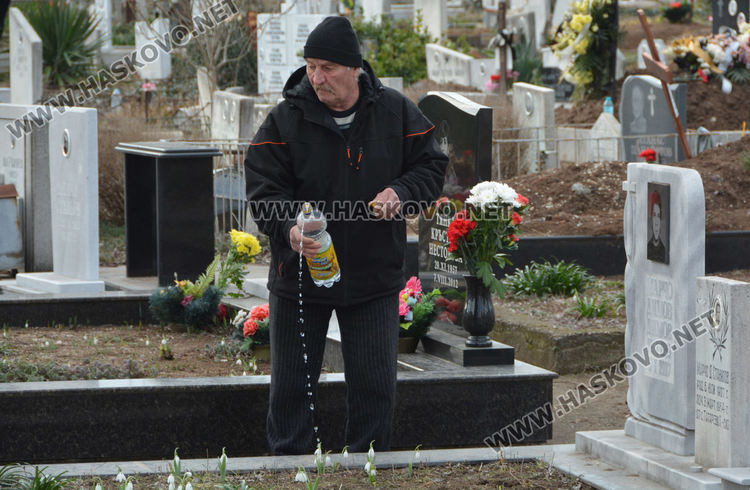 Хасковлии почетоха починали близки на Голяма Задушница