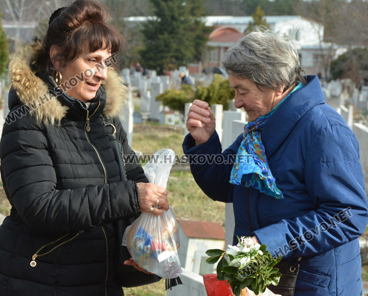Хасковлии почетоха починали близки на Голяма Задушница