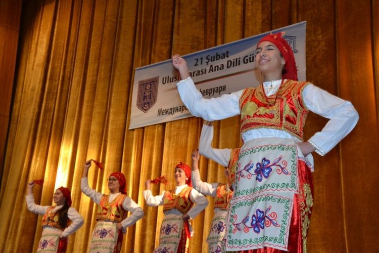 Над 130 бяха участниците в тържеството за Деня на майчиния език в Момчилград