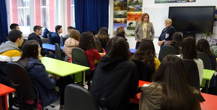 Час по право в "Славейков"