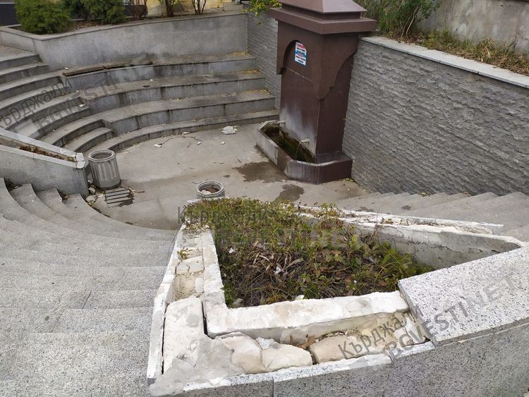 Един от символите на Кърджали се руши, посегнаха на чешмата Айше молла/снимки/