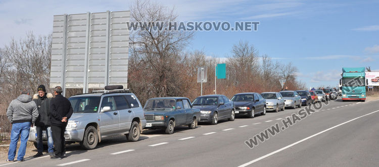 Огромна  опашка край Хасково за сертифициране на автомобилните газови уредби