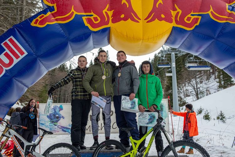 Уникално за света състезание с колелета по снежно трасе вдигна адреналина в Пампорово