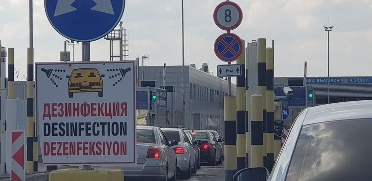 Половината от кърджалийци виждат реална заплаха от коронавируса, мнозина я очакват  от Турция