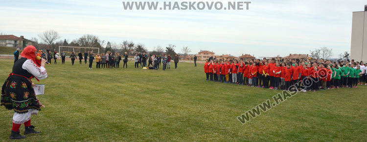 „Жива мартеница – трикольор“ създадоха 510 деца от Харманли