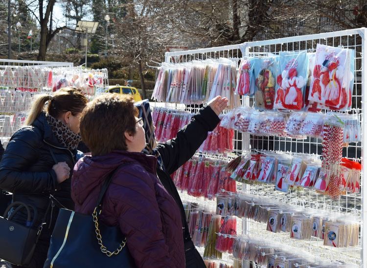 Баба Марта идва с надеждата, че пролетта е близо