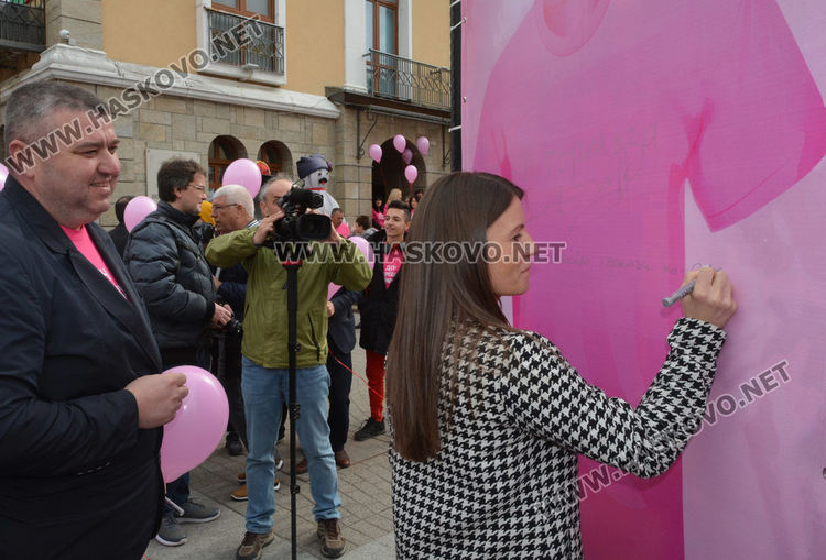 Хасково изпрати „розово послание“ срещу тормоза в училище