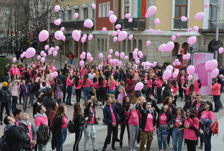 Хасково изпрати „розово послание“ срещу тормоза в училище