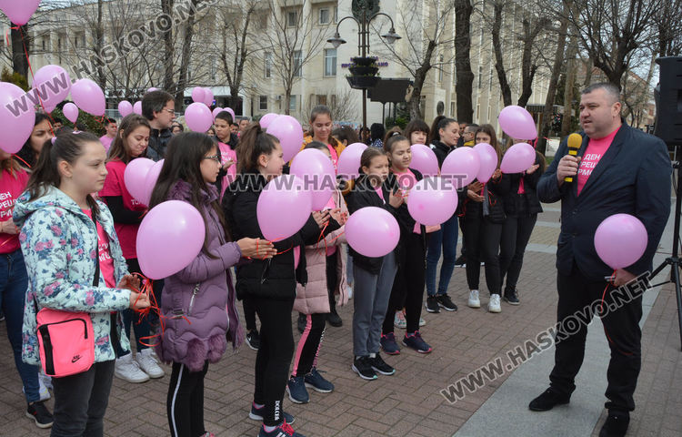 Хасково изпрати „розово послание“ срещу тормоза в училище