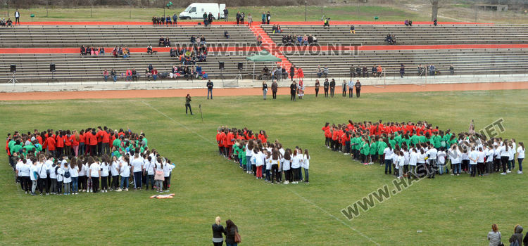 „Жива мартеница – трикольор“ създадоха 510 деца от Харманли