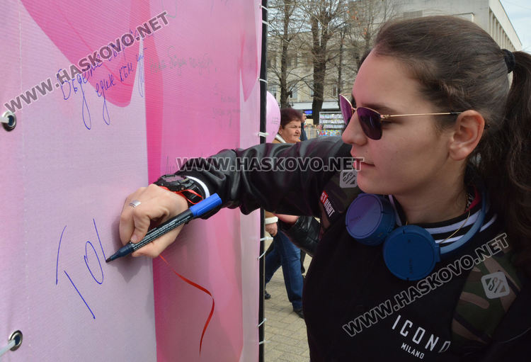 Хасково изпрати „розово послание“ срещу тормоза в училище