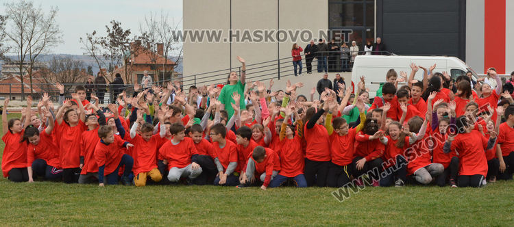 „Жива мартеница – трикольор“ създадоха 510 деца от Харманли