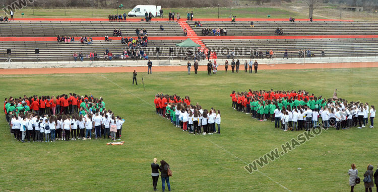 „Жива мартеница – трикольор“ създадоха 510 деца от Харманли