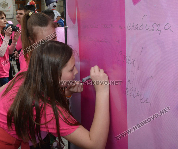 Хасково изпрати „розово послание“ срещу тормоза в училище