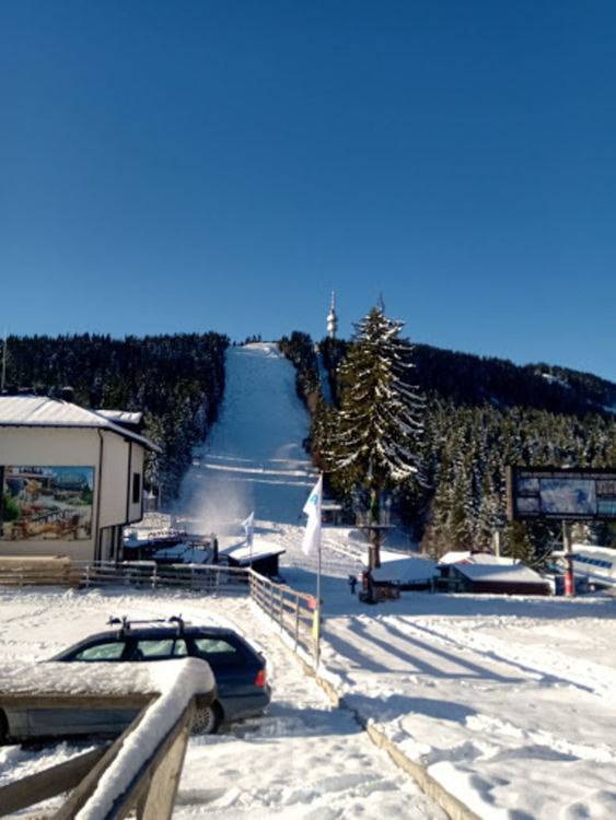 Полицията "атакува" хотел в Пампорово за наркотици, трима са задържани