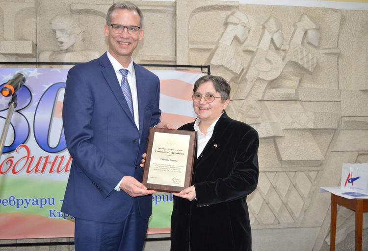 Дружество „Приятели на САЩ“ отбеляза тридесетгодишен юбилей, от посолството наградиха Валентина Иванова