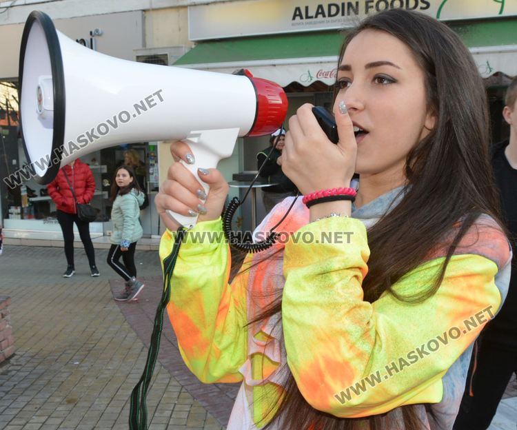 Пъстро шествие за фашинга на Езиковата, събират средства за Михаела