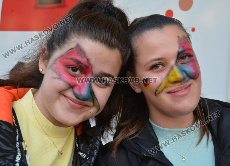 Пъстро шествие за фашинга на Езиковата, събират средства за Михаела