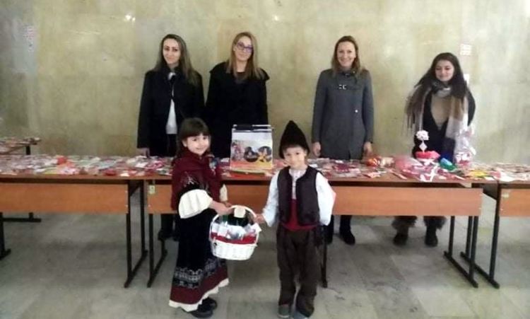 Благотворителен базар на мартеници за две болни деца подготвиха малчугани със специални образователни потребности