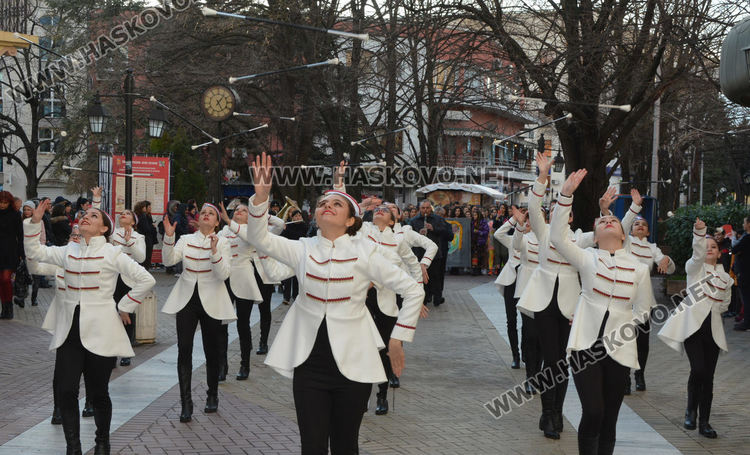 Пъстро шествие за фашинга на Езиковата, събират средства за Михаела