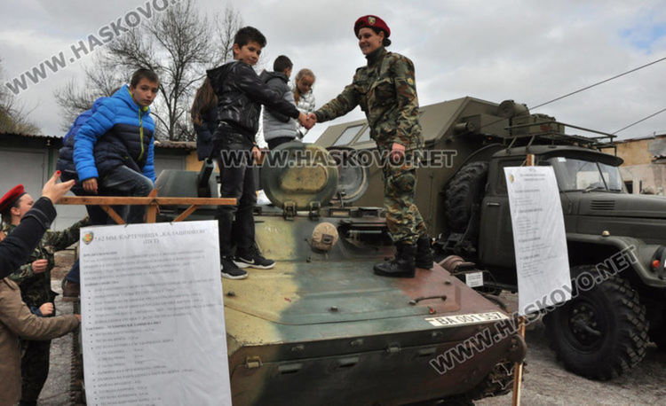 Хасковското поделение отваря врати, търсят 8 военни 