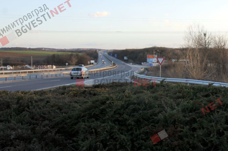 Знака за винетка се намира след разклона за село Добрич по пътя Димитровград-Хасково