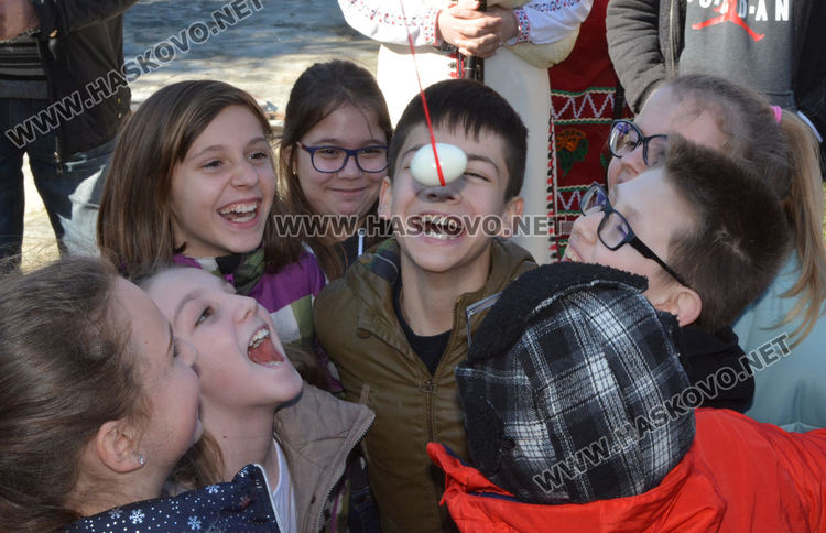 Превенция срещу дрогата: Деца учат обичаите за Баба Марта и Заговезни