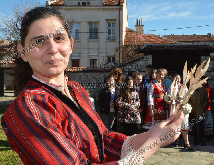 Превенция срещу дрогата: Деца учат обичаите за Баба Марта и Заговезни