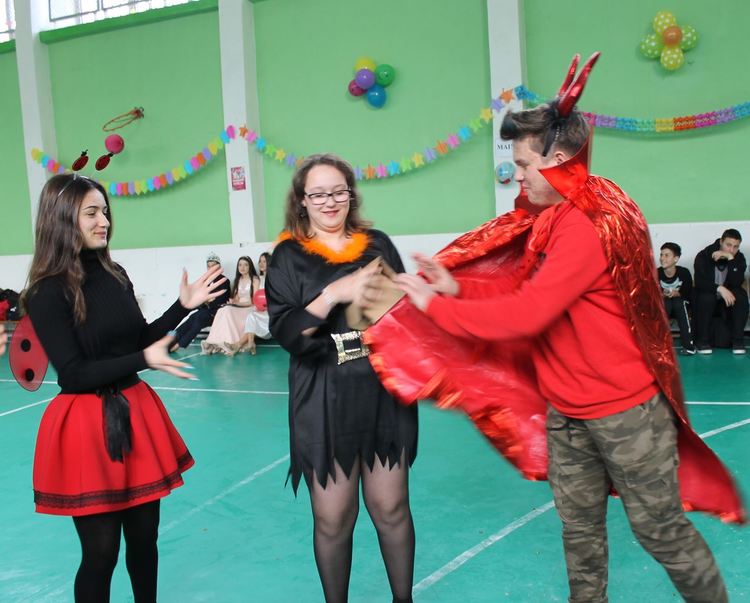 Йовковци прогониха злите зимни духове с пъстър Фашинг-карнавал