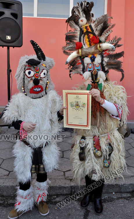 В „Климент“ посрещнаха Баба Марта, кукери гониха злините