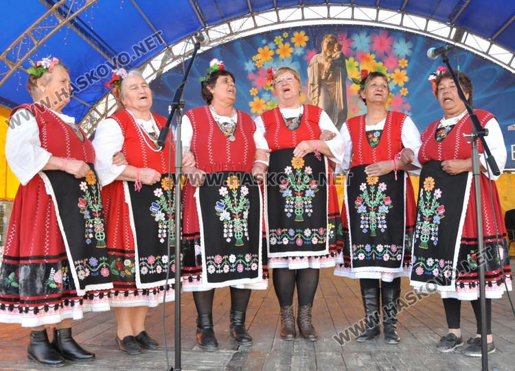 Читалищата от Хасково отбелязаха Деня на самодееца на площада