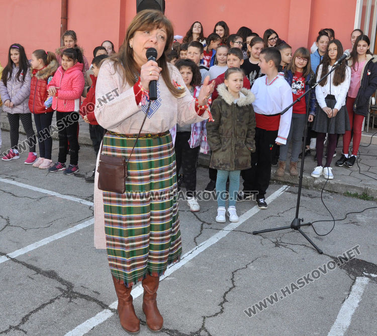 В „Климент“ посрещнаха Баба Марта, кукери гониха злините