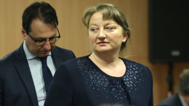 Няма заплаха за бюджета на НОИ заради болничните за коронавирус, уверява Сачева