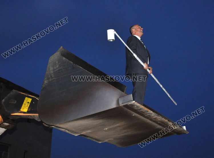 18-метрова клада в с. Добрич изгоря на Сирни Заговезни за здраве