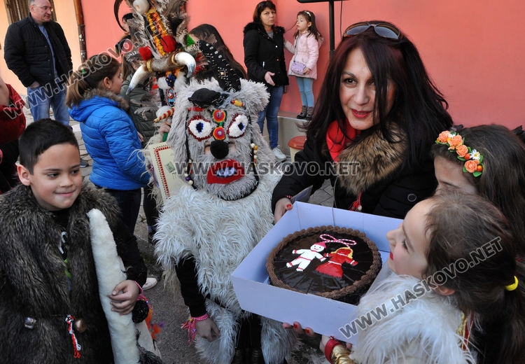 В „Климент“ посрещнаха Баба Марта, кукери гониха злините