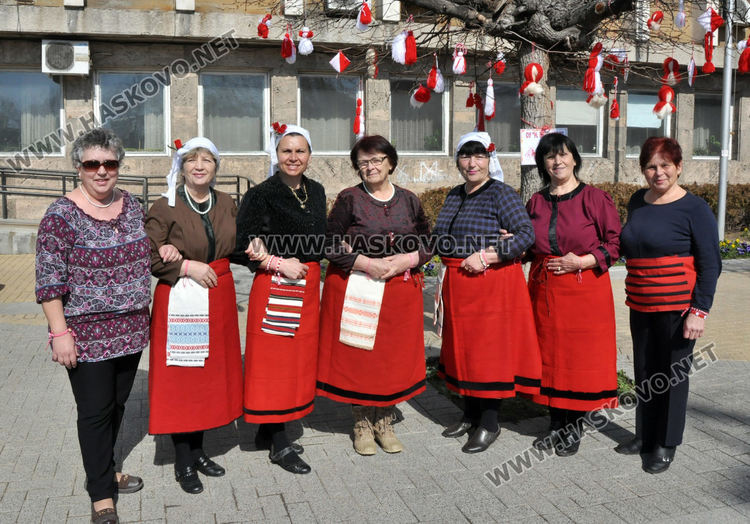 Читалищата от Хасково отбелязаха Деня на самодееца на площада