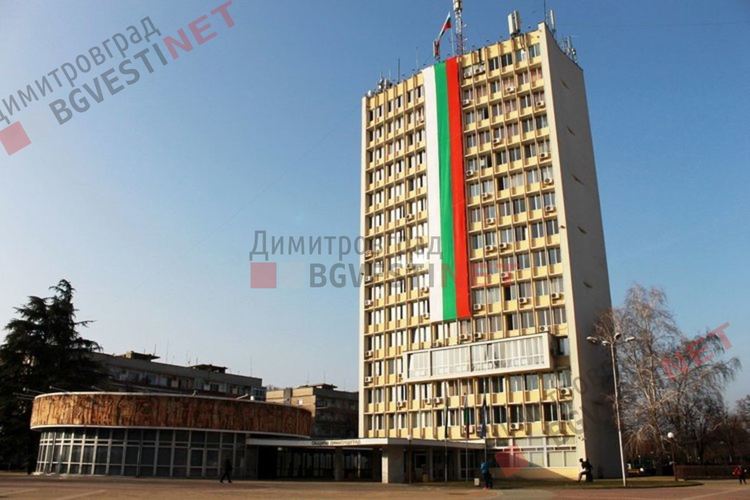 Община Димитровград раздава трибагреници по повод 3 март 