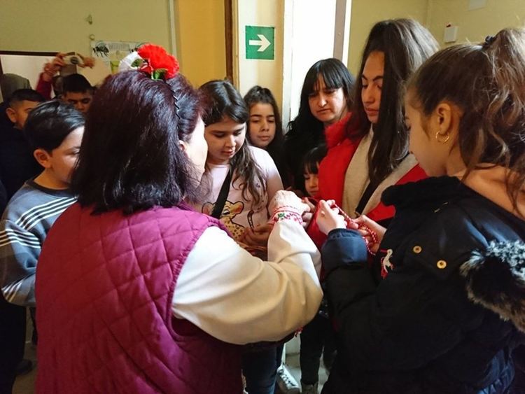 Доброволци и ученици от „Кирил и Методий“ отбелязаха заедно празниците