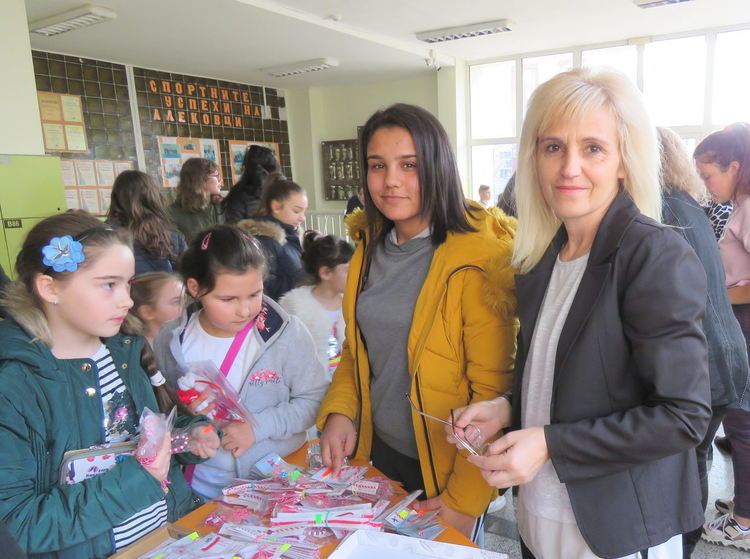 3 440 лв събраха Алековци на благотворителния базар за Михаела