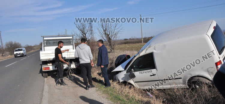 Ниското слънце прати кола в нивата
