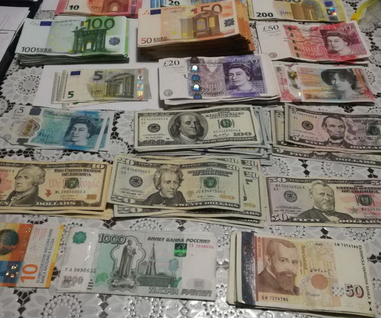 Tри столични стриптийз бара предлагали проститутки за 150 лв. за час (видео)