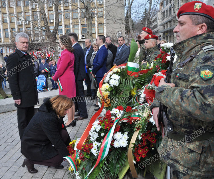 Хасково отбеляза 142 г. от Освобождението на България, изви се голямо хоро