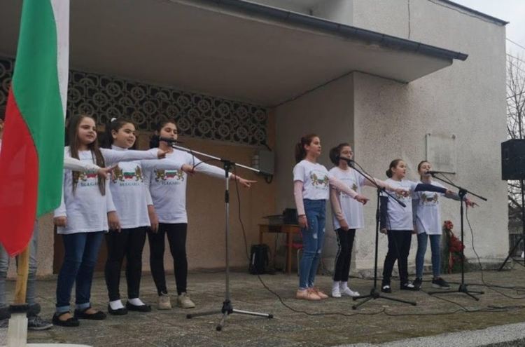 Първомай почете паметта на героите, донесли Свободата