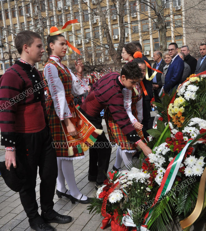 Хасково отбеляза 142 г. от Освобождението на България, изви се голямо хоро
