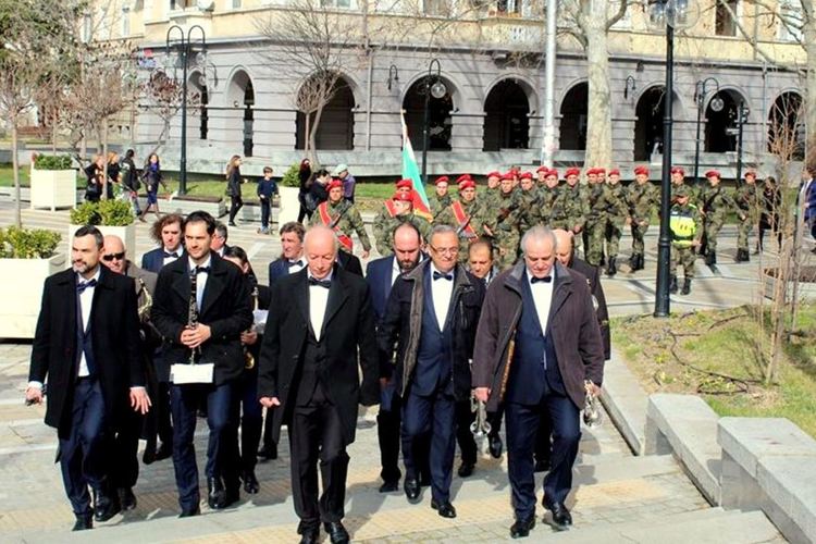 Стотици димитровградчани почетоха паметта на героите, донесли Свободата