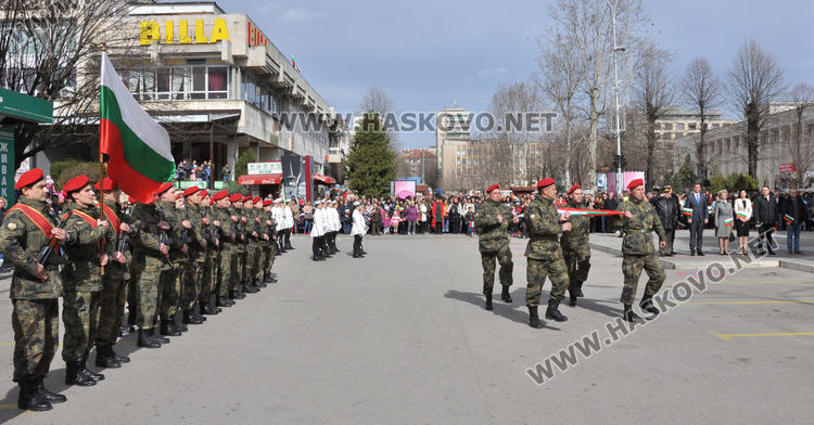 Хасково отбеляза 142 г. от Освобождението на България, изви се голямо хоро
