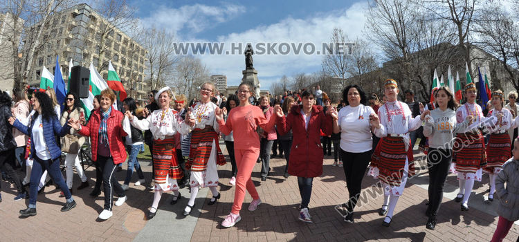Хасково отбеляза 142 г. от Освобождението на България, изви се голямо хоро