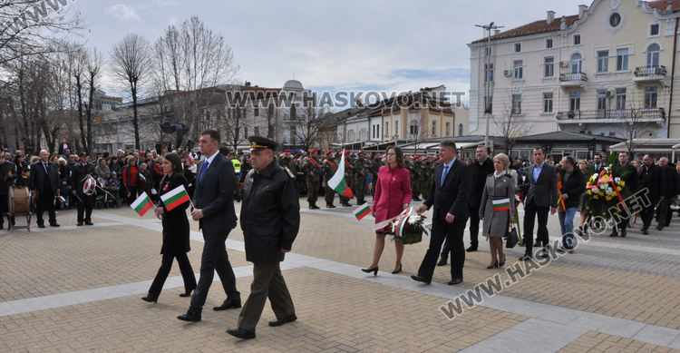 Хасково отбеляза 142 г. от Освобождението на България, изви се голямо хоро