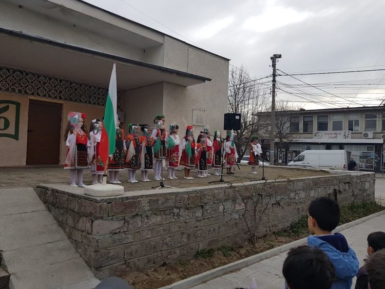 Първомай почете паметта на героите, донесли Свободата