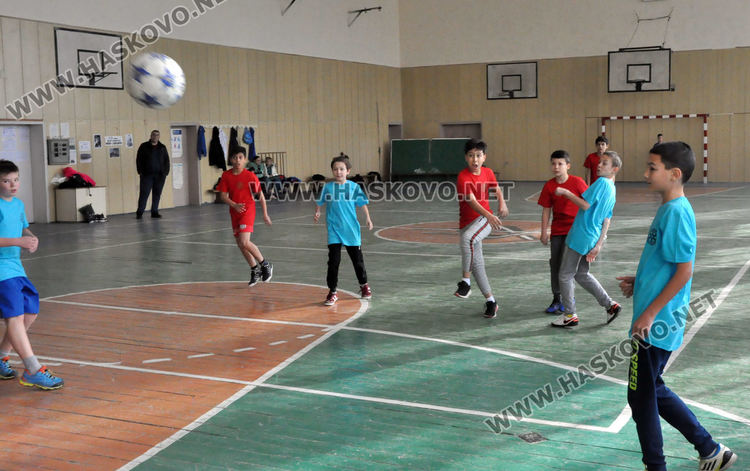 Млади футболисти се включиха в турнир "3-ти март" в Хасково